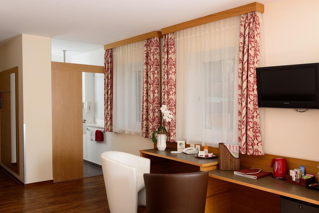 Hotel Garni Weinquadrat ويسنكرخن ان دي المظهر الخارجي الصورة